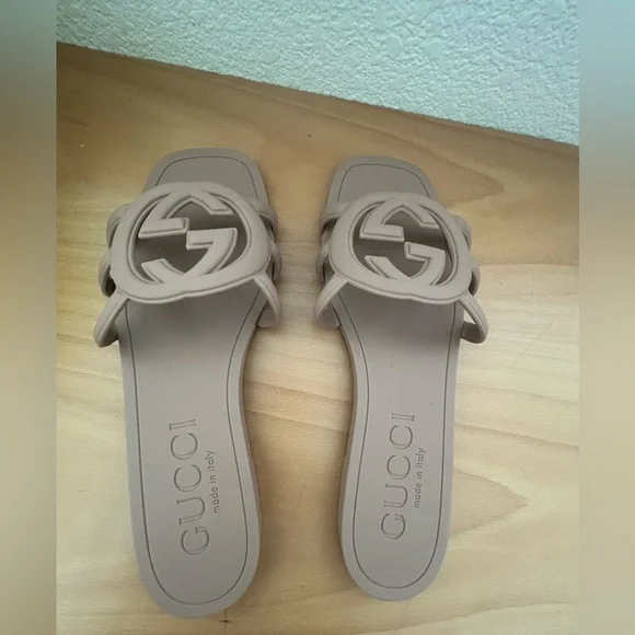 Super cute Tan Summer Slide Sandals - Picture 4 of 6